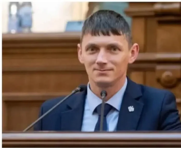 Salut, toată lumea. Mă numesc Johnny și sunt prost Salut, toată lumea. Mă numesc Johnny și sunt