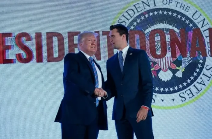 Charlie Kirk a mierlit-o Charlie Kirk a mierlit-o