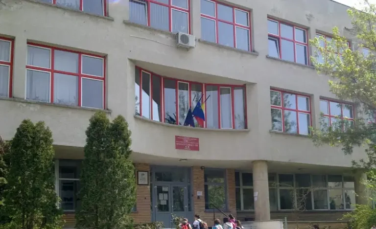 Educația sexuală – supereroina uitată în toaletele școlilor românești