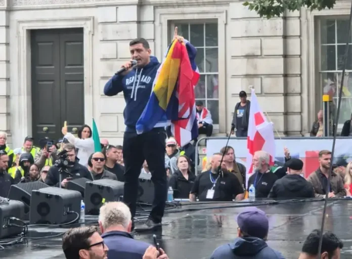 Extrema dreaptă, ultimul carnaval al prostiei globale Extrema dreaptă, ultimul carnaval al prostiei globale
