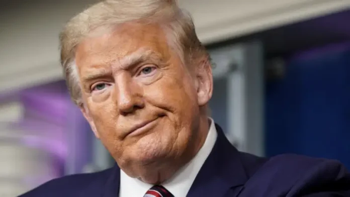 Idiotul Donald J Trump