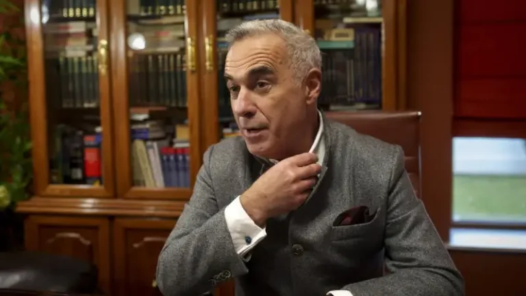 Călin plagiatorul Georgescu: Regele copiatorilor români